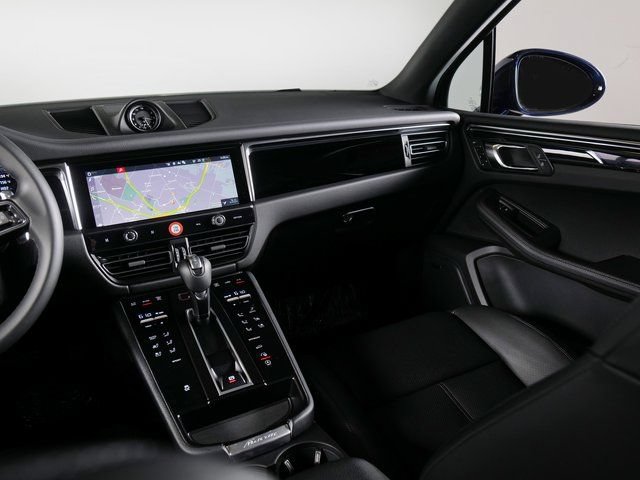 Certified 2026 Porsche Macan AWD/4WD image 19