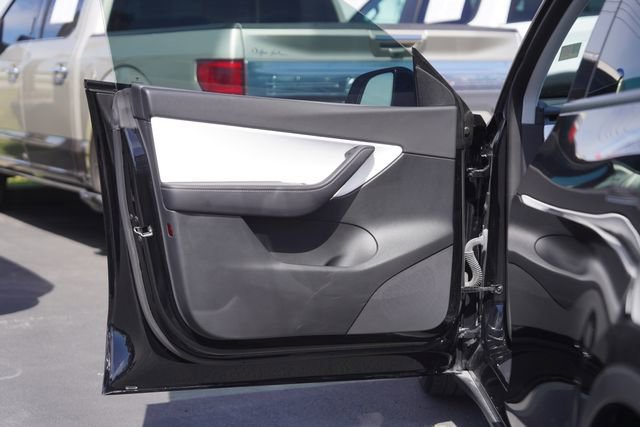 Used 2022 Tesla Model Y Performance image 29