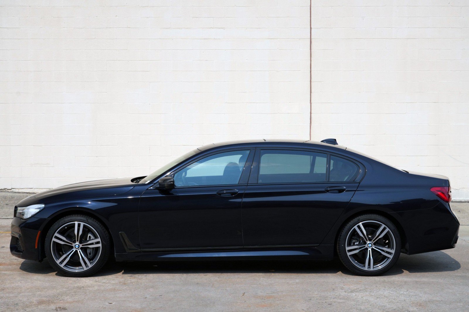 Used 2019 BMW 740i w/ M Sport Package RWD image 51
