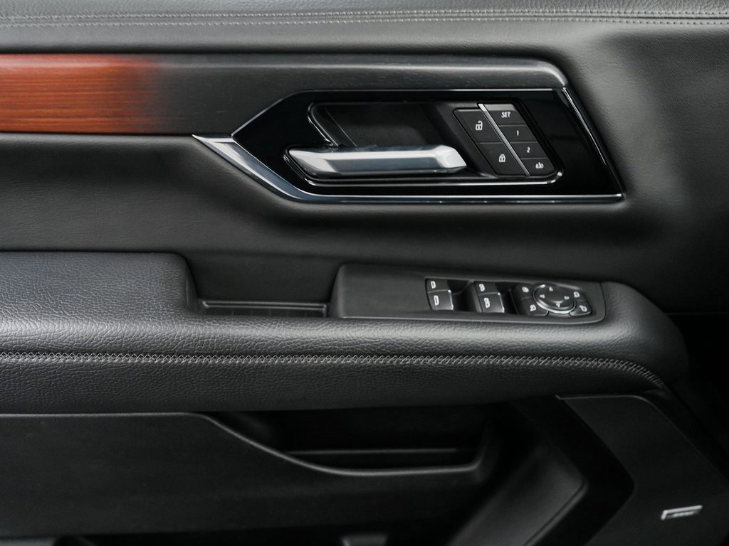 Used 2025 GMC Yukon XL Denali image 12