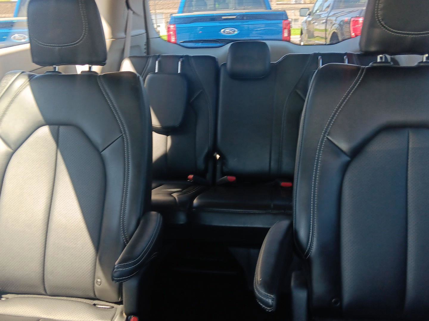 Used 2024 Chrysler Pacifica Touring-L FWD image 13