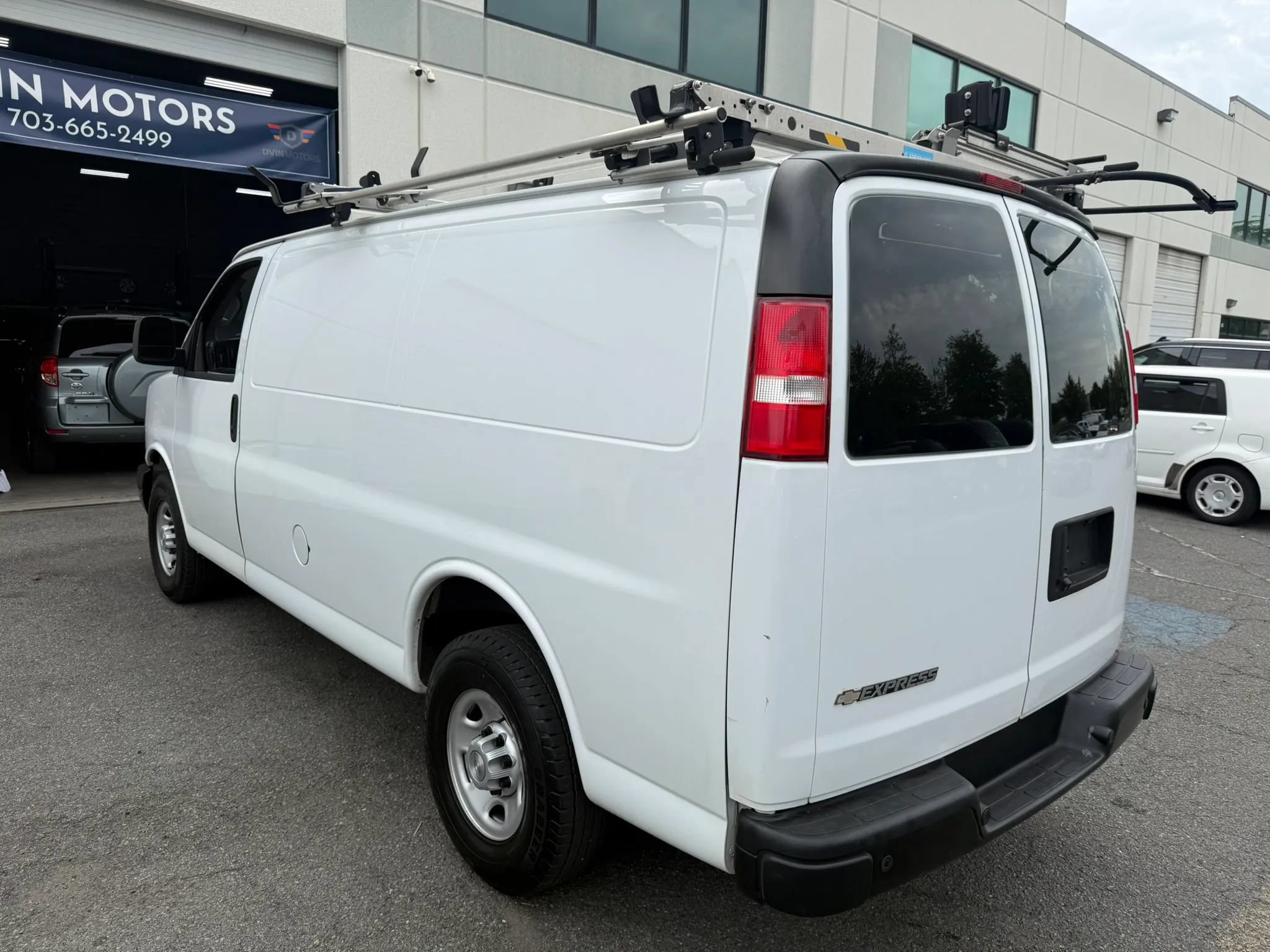 Used 2019 Chevrolet Express 2500 w/ Driver Convenience Package RWD image 13