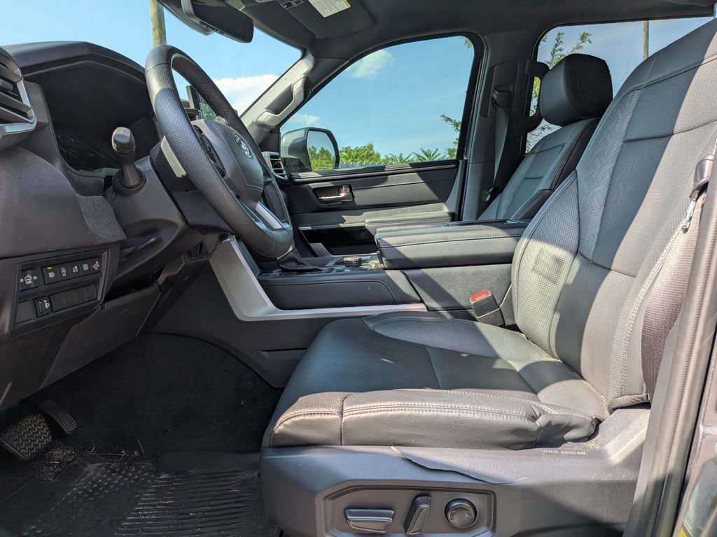 Used 2025 Toyota Tundra Limited AWD/4WD image 11