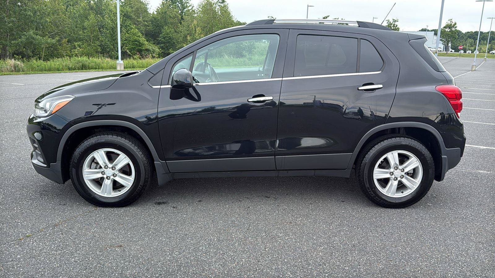 Used 2020 Chevrolet Trax LT w/ Driver Confidence Package AWD/4WD image 12