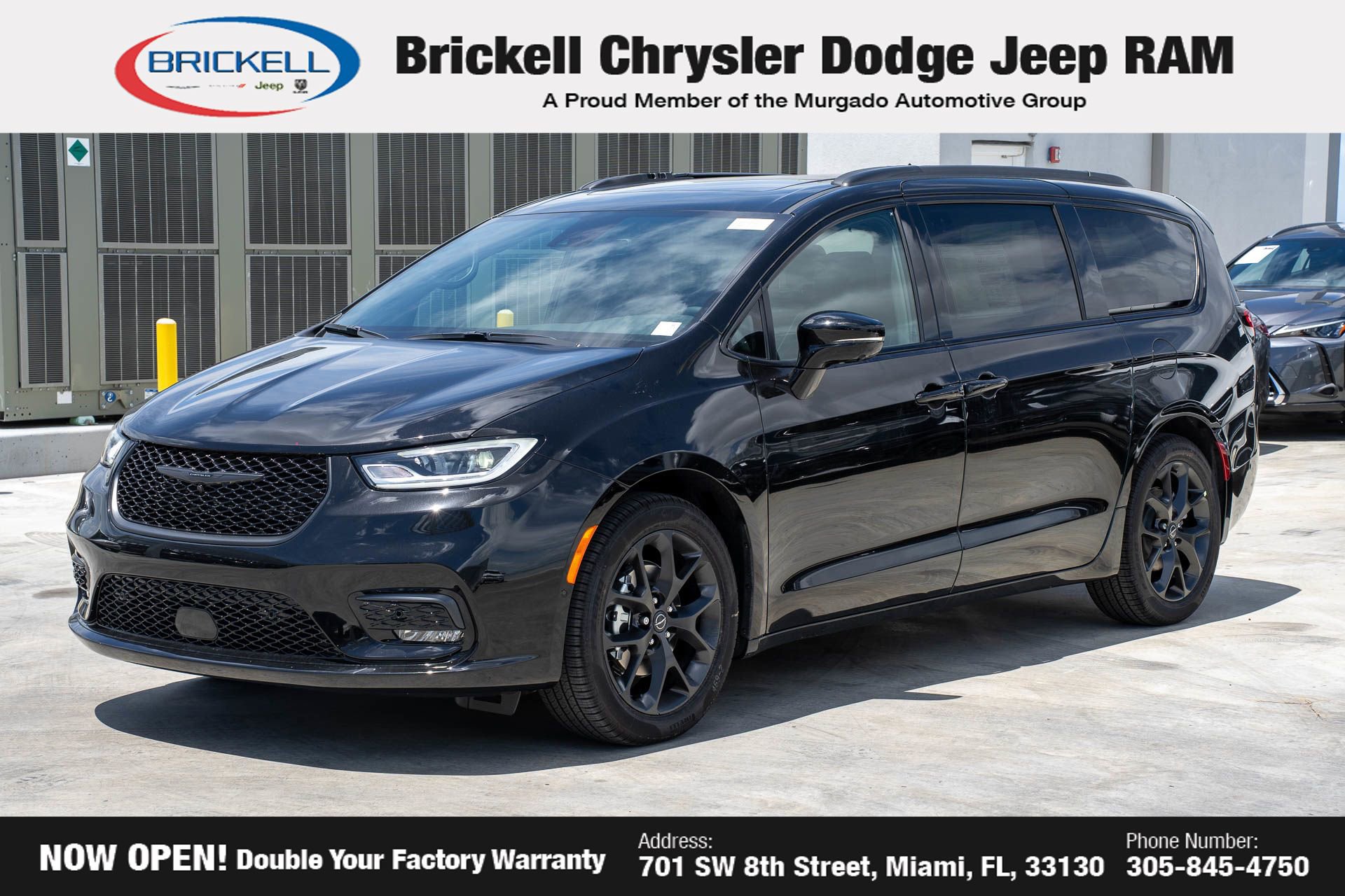 New 2025 Chrysler Pacifica Limited w/ Uconnect Theater Family Group