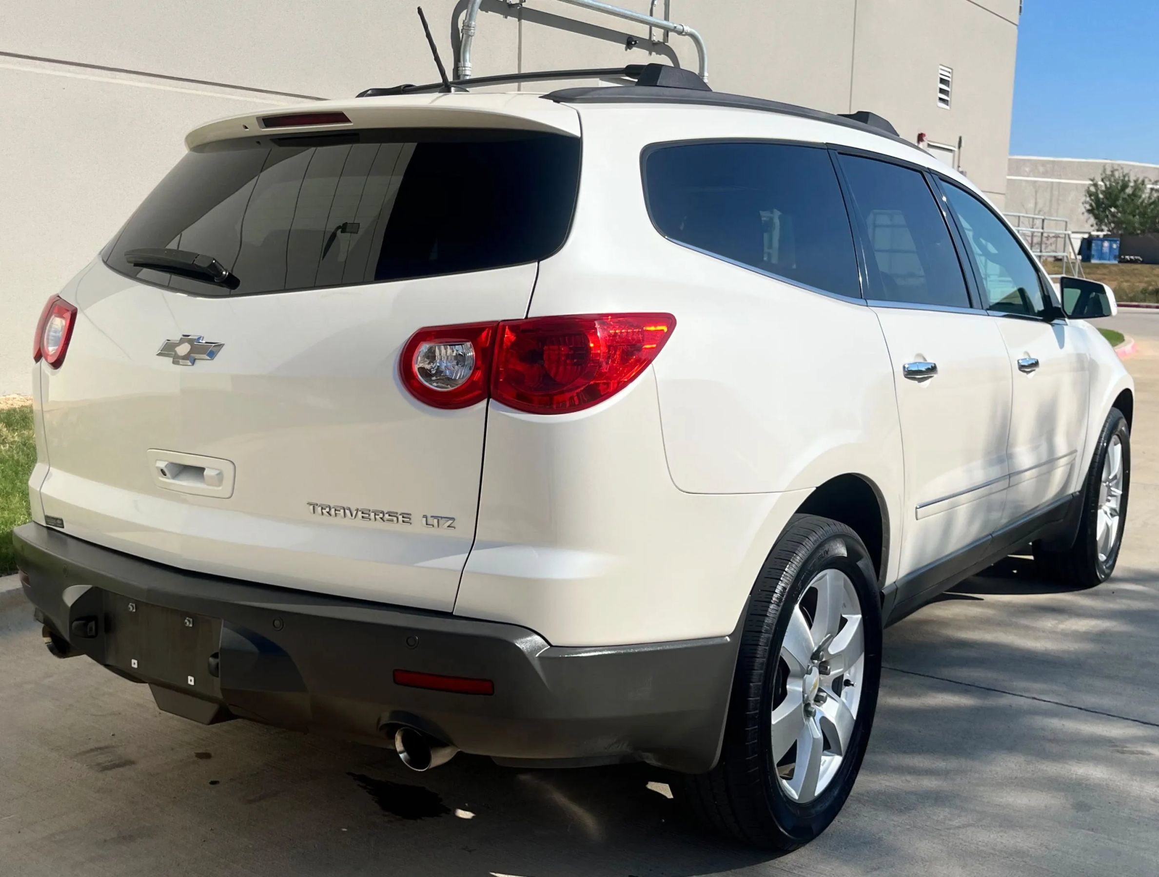 Used 2012 Chevrolet Traverse LTZ FWD image 7