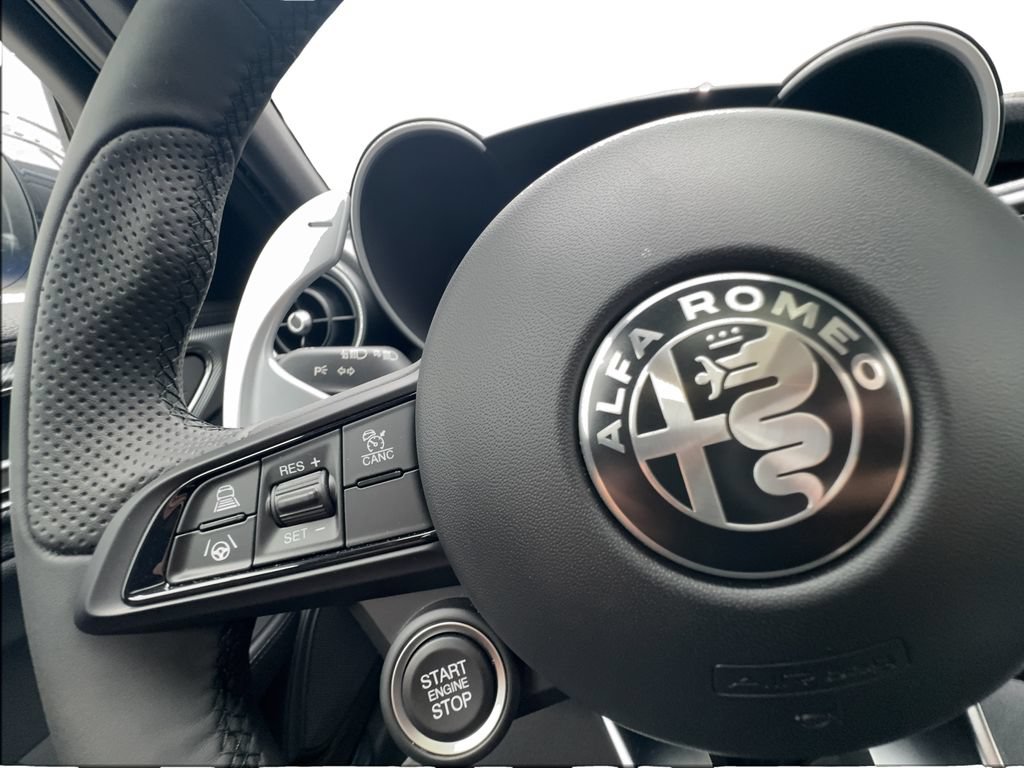 New 2026 Alfa Romeo Giulia w/ Driving Assist Package RWD image 39