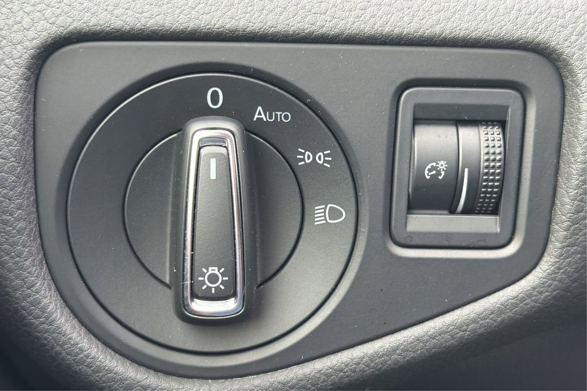 Used 2019 Volkswagen Golf S FWD image 17
