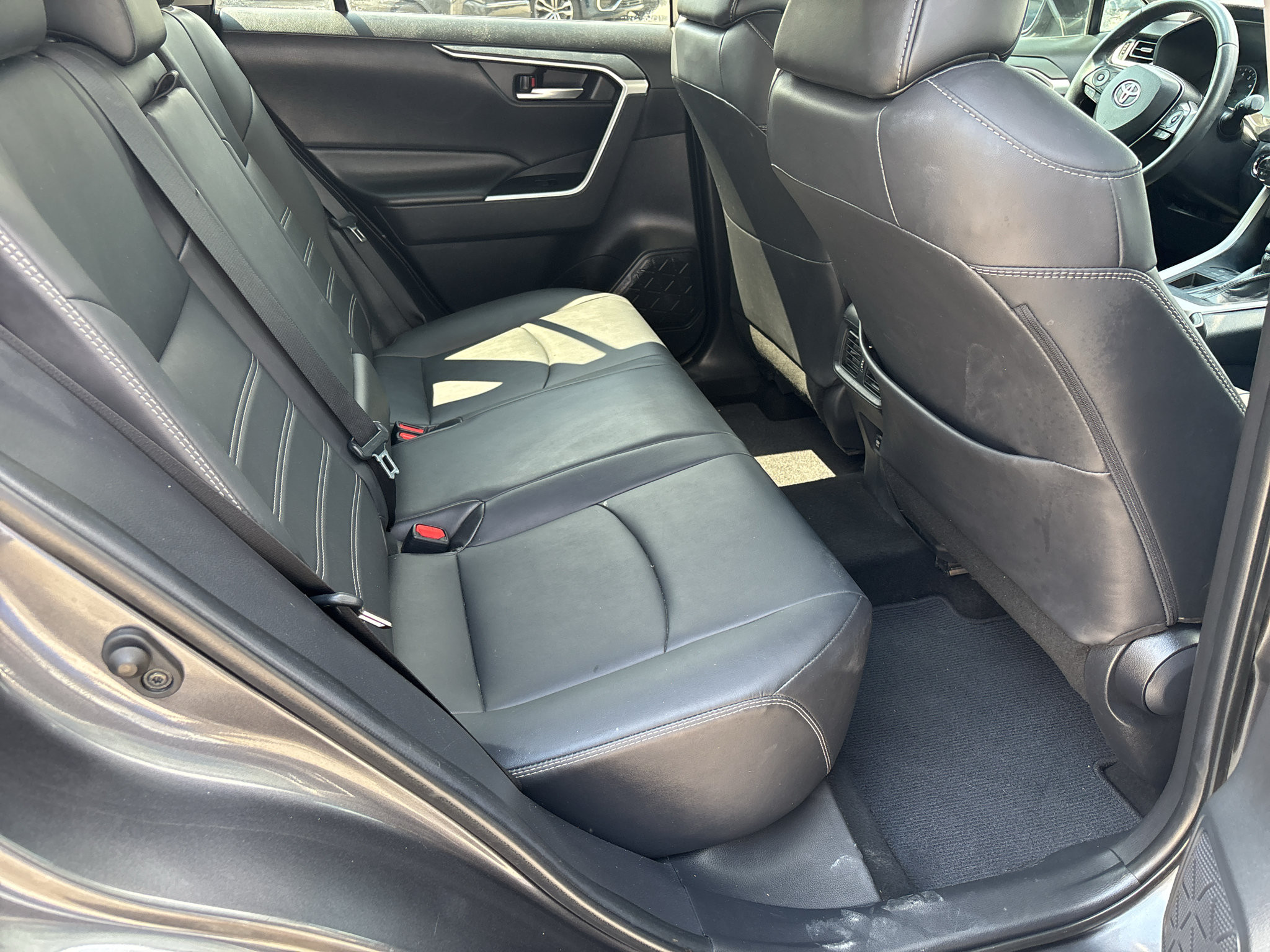 Used 2019 Toyota RAV4 XLE Premium FWD image 23