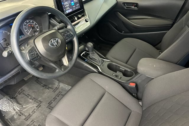 Used 2025 Toyota Corolla LE FWD image 11