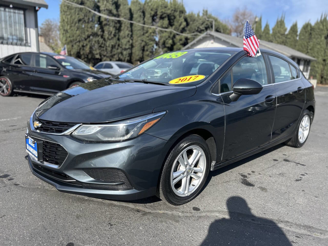 Used 2017 Chevrolet Cruze LT w/ Convenience Package image 4