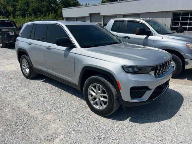 Used 2025 Jeep Grand Cherokee Laredo X w/ Luxury Tech Group I AWD/4WD image 1