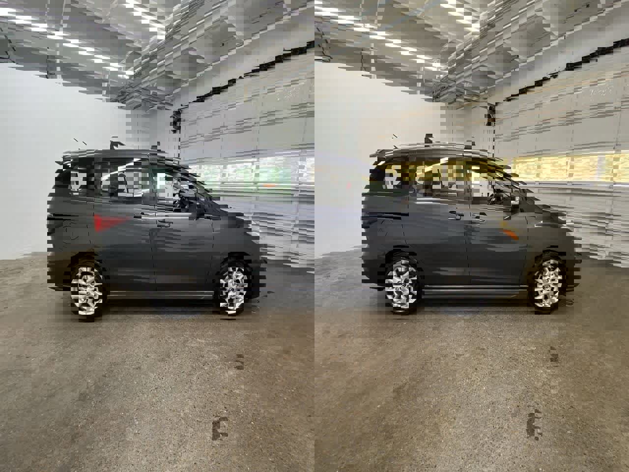 Used 2014 MAZDA MAZDA5 Touring image 7