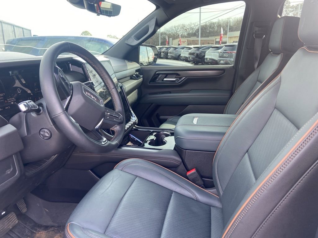 Used 2025 GMC Yukon AT4 w/ AT4 Premium Package image 10