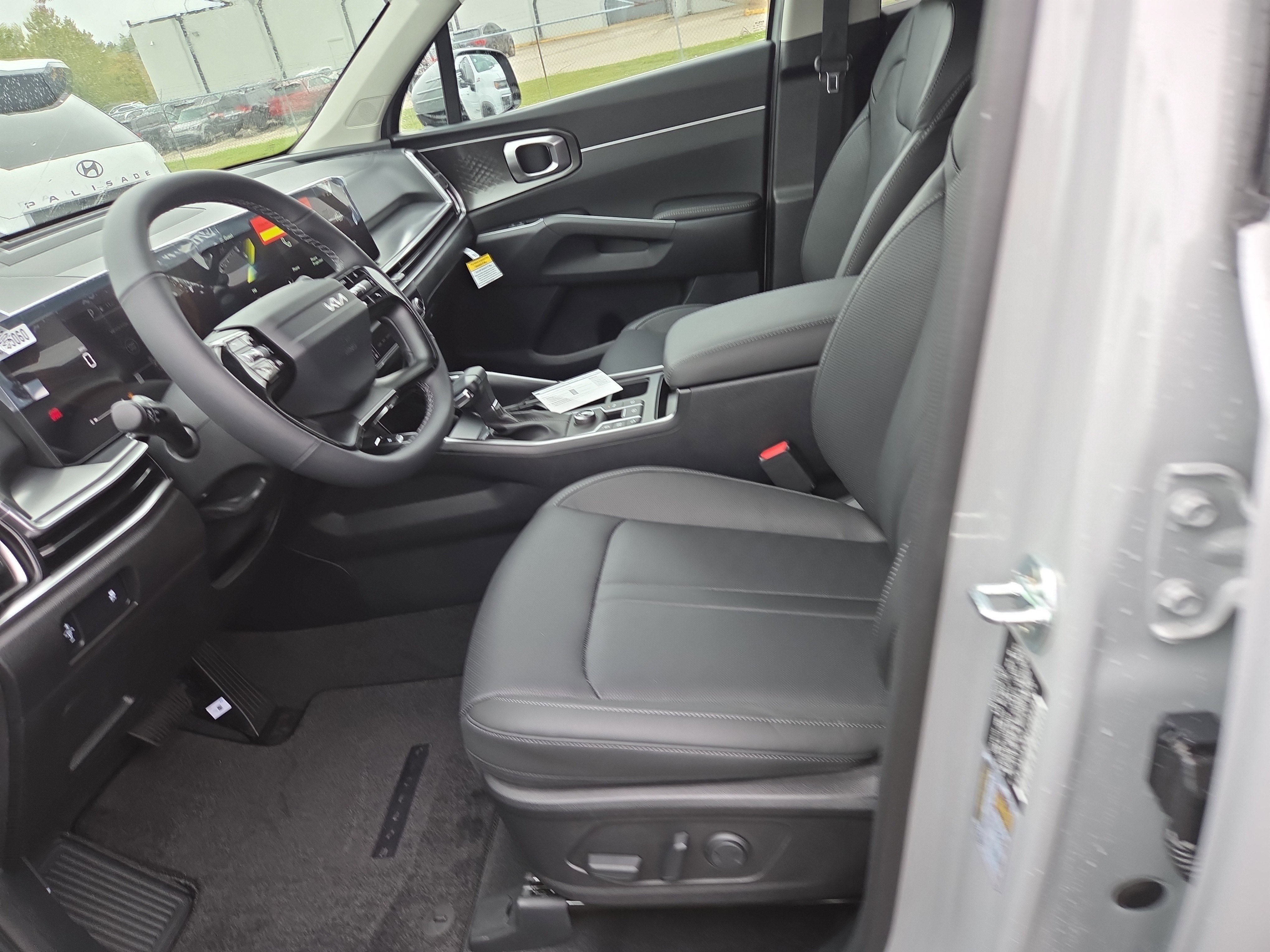 New 2026 Kia Sorento S image 4