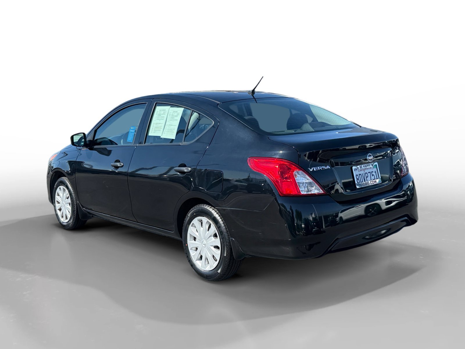 Used 2017 Nissan Versa S FWD image 3