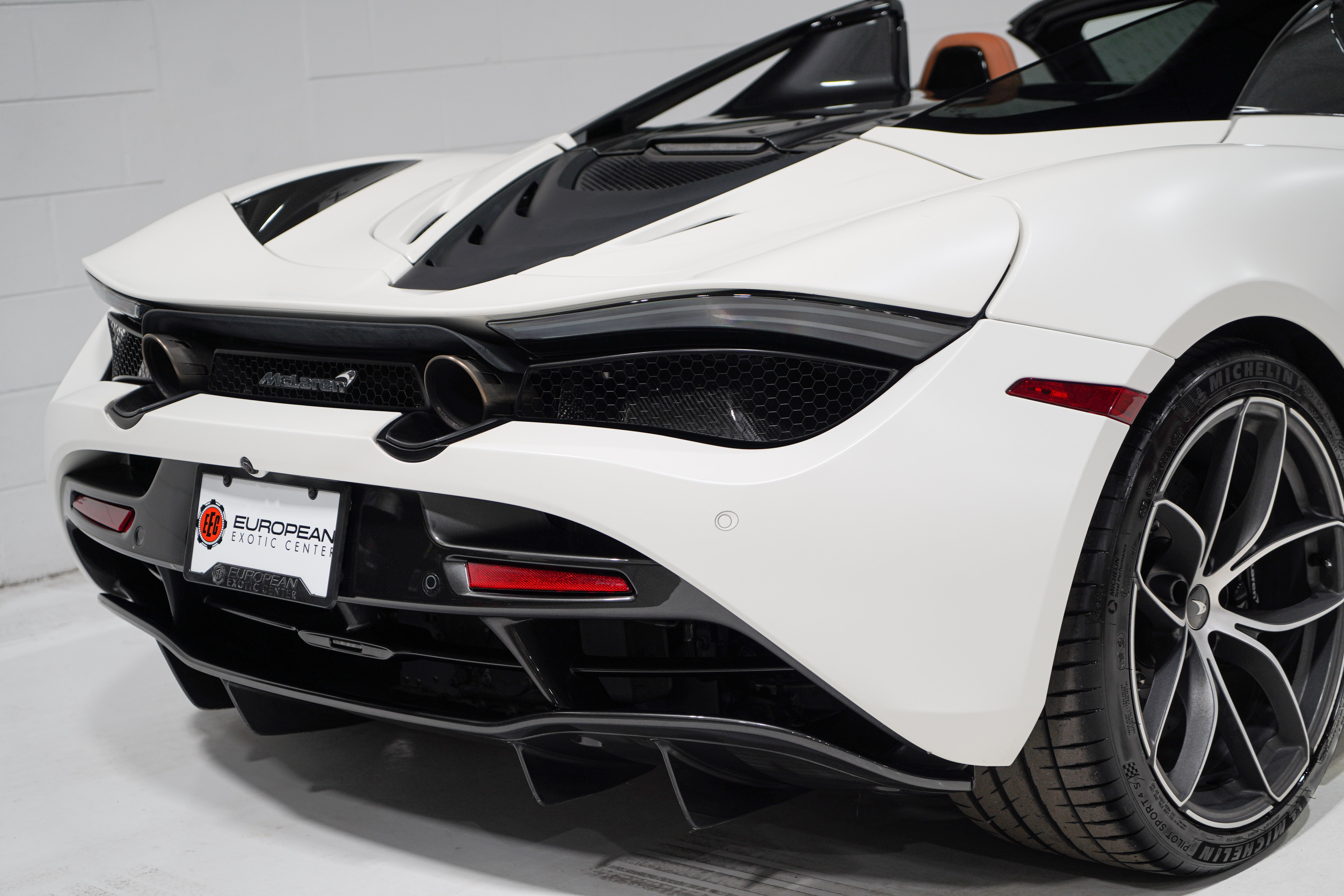 Used 2020 McLaren 720S Spider RWD image 6
