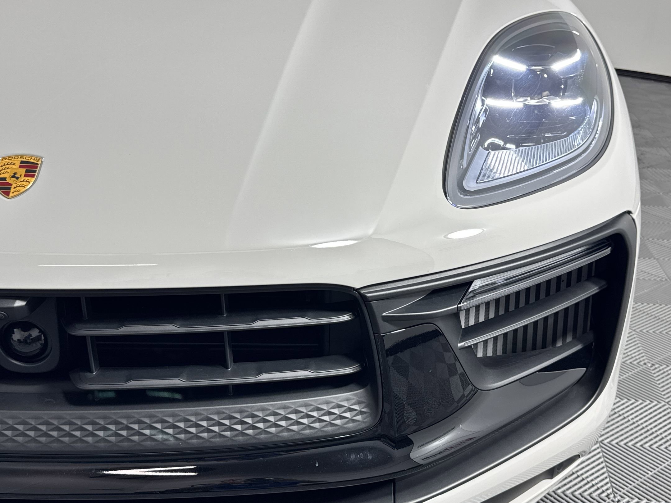 Certified 2025 Porsche Macan GTS image 11