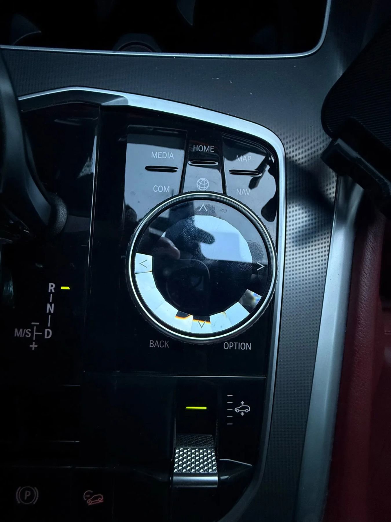 Used 2021 BMW X6 xDrive40i w/ Executive Package AWD/4WD image 32