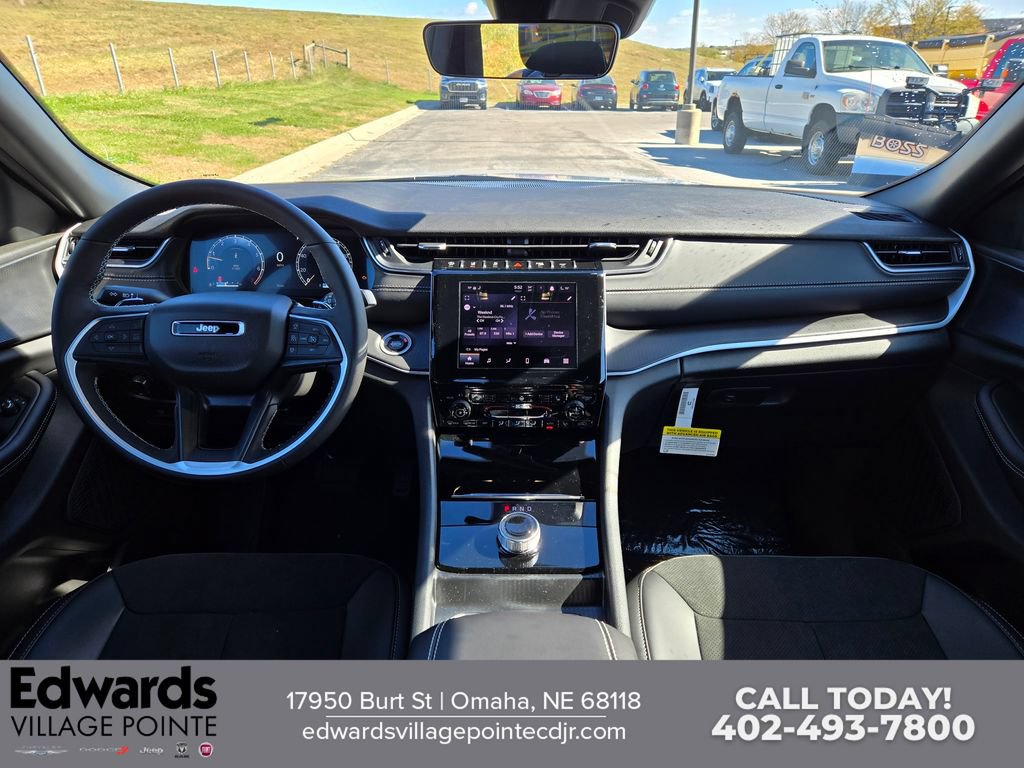 New 2025 Jeep Grand Cherokee Altitude AWD/4WD image 15