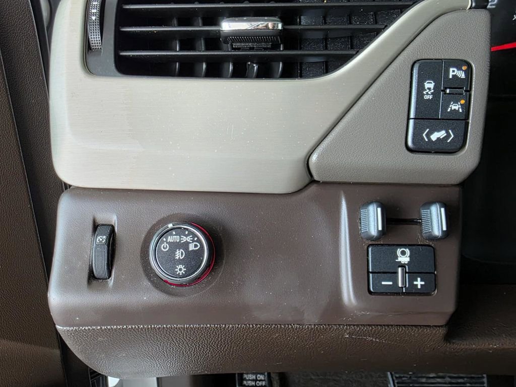 Used 2016 GMC Yukon XL Denali w/ Open Road Package image 28