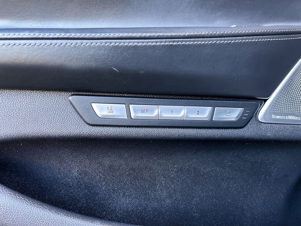 Used 2018 BMW M760i xDrive w/ Luxury Rear Seating Package AWD/4WD image 25