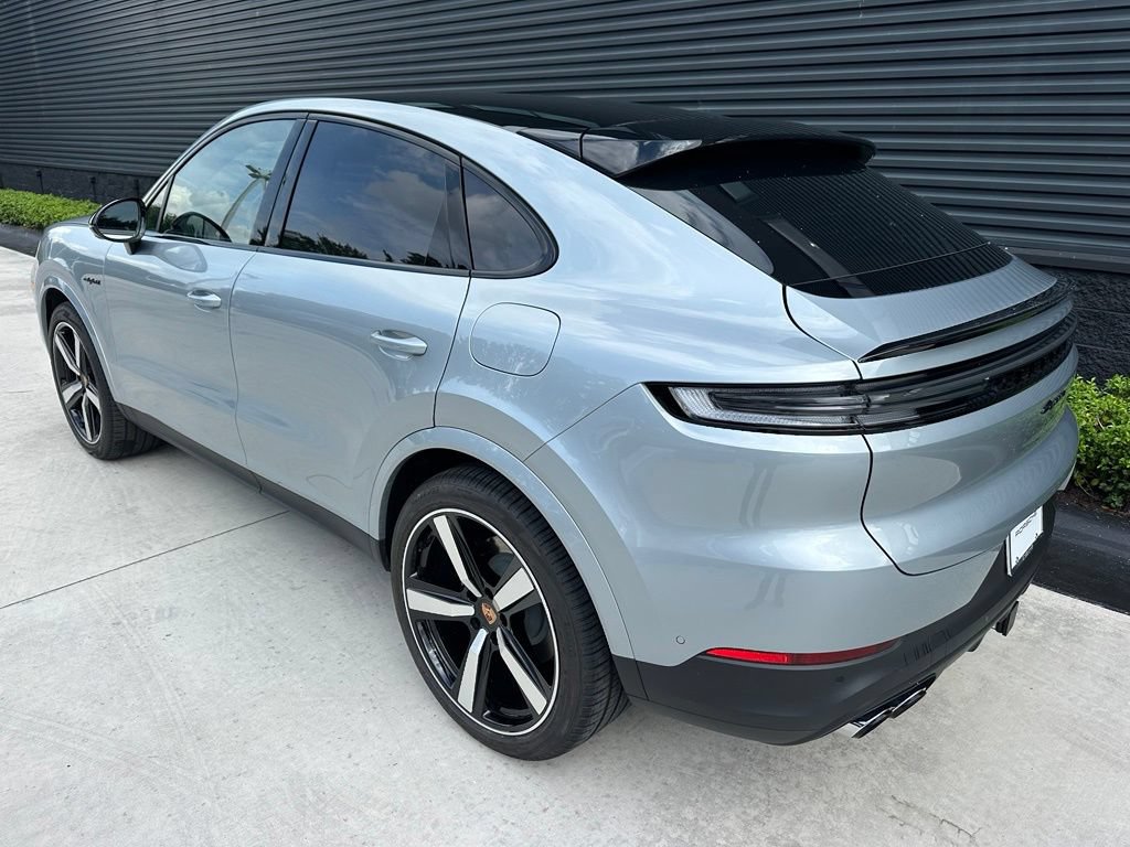 Certified 2026 Porsche Cayenne E-Hybrid Coupe AWD/4WD image 3