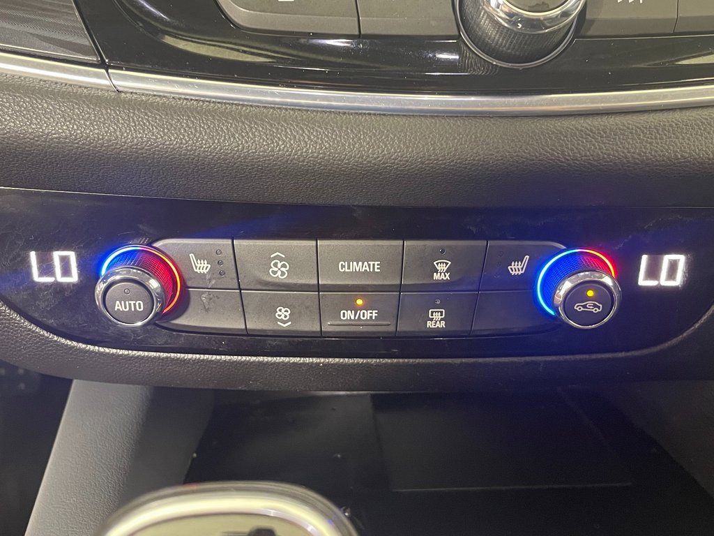 Used 2019 Buick Enclave Essence image 18