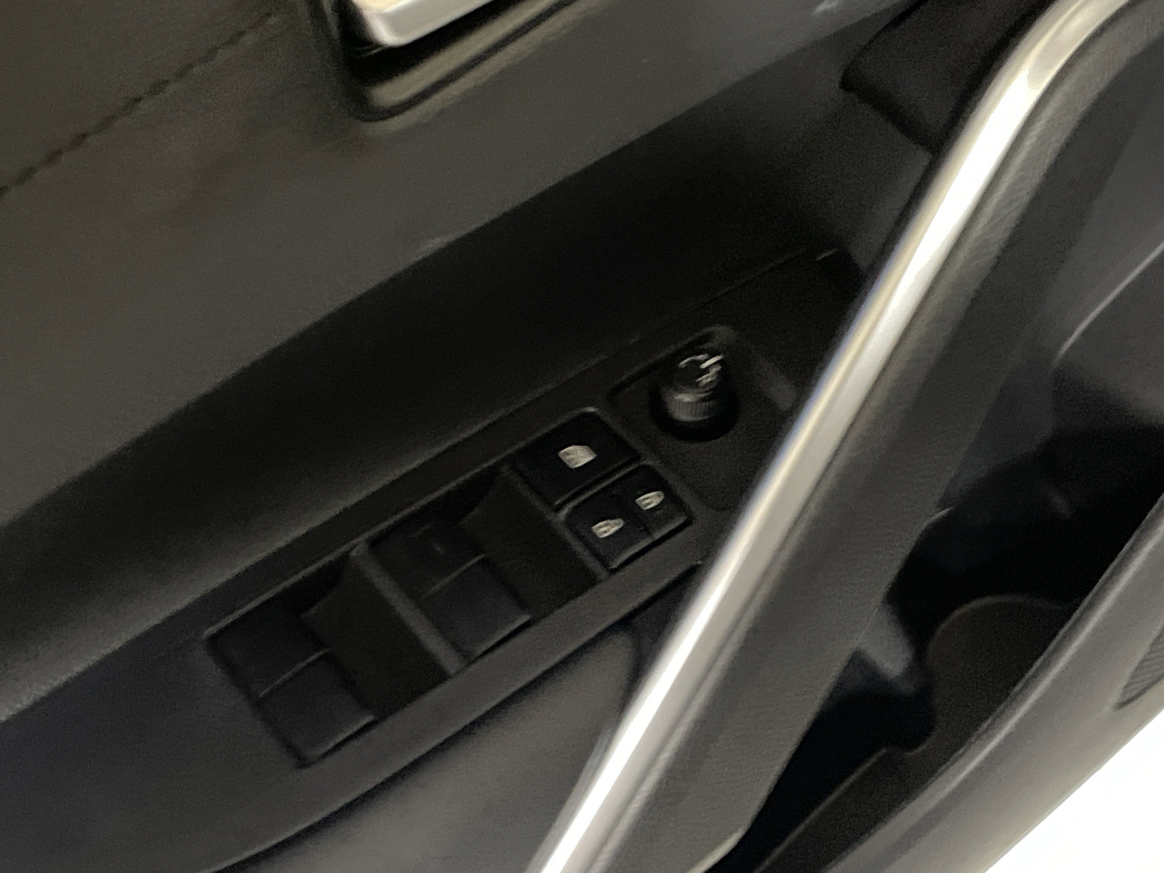 Used 2024 Toyota Corolla Cross XSE w/ Convenience Package AWD/4WD image 15