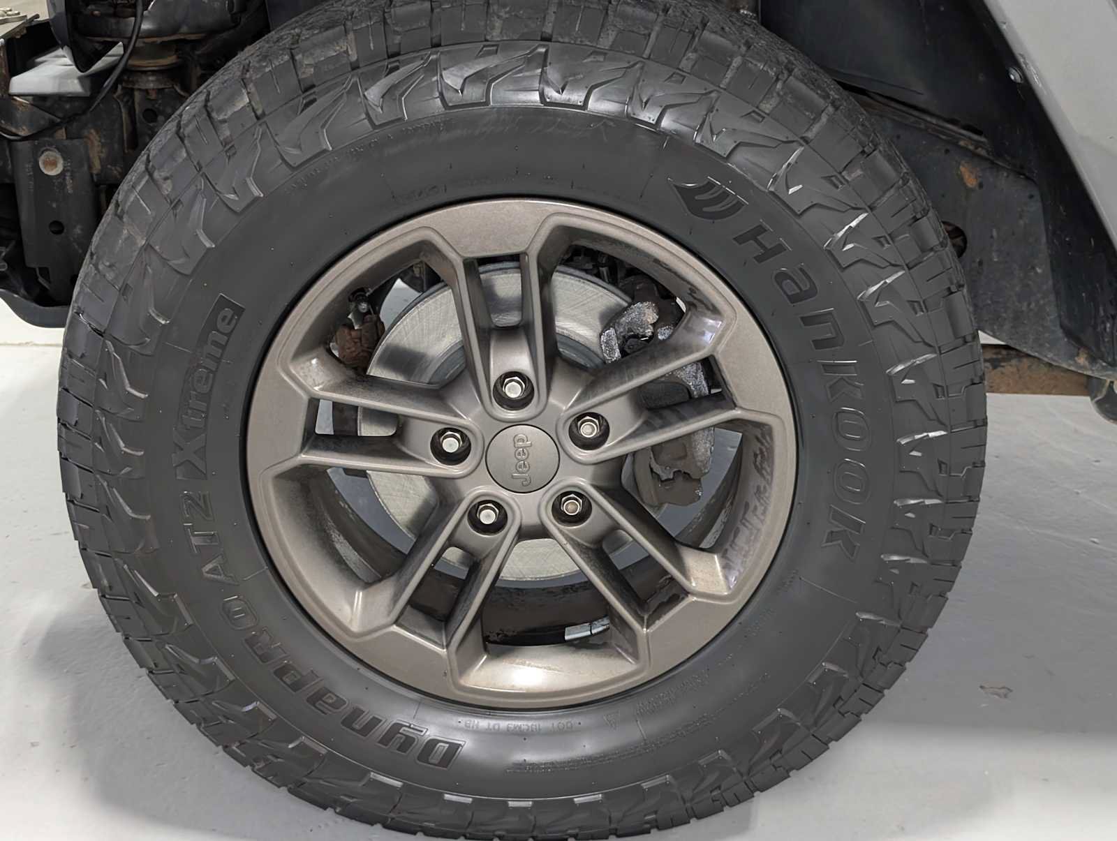 Used 2016 Jeep Wrangler Unlimited Sahara AWD/4WD image 3