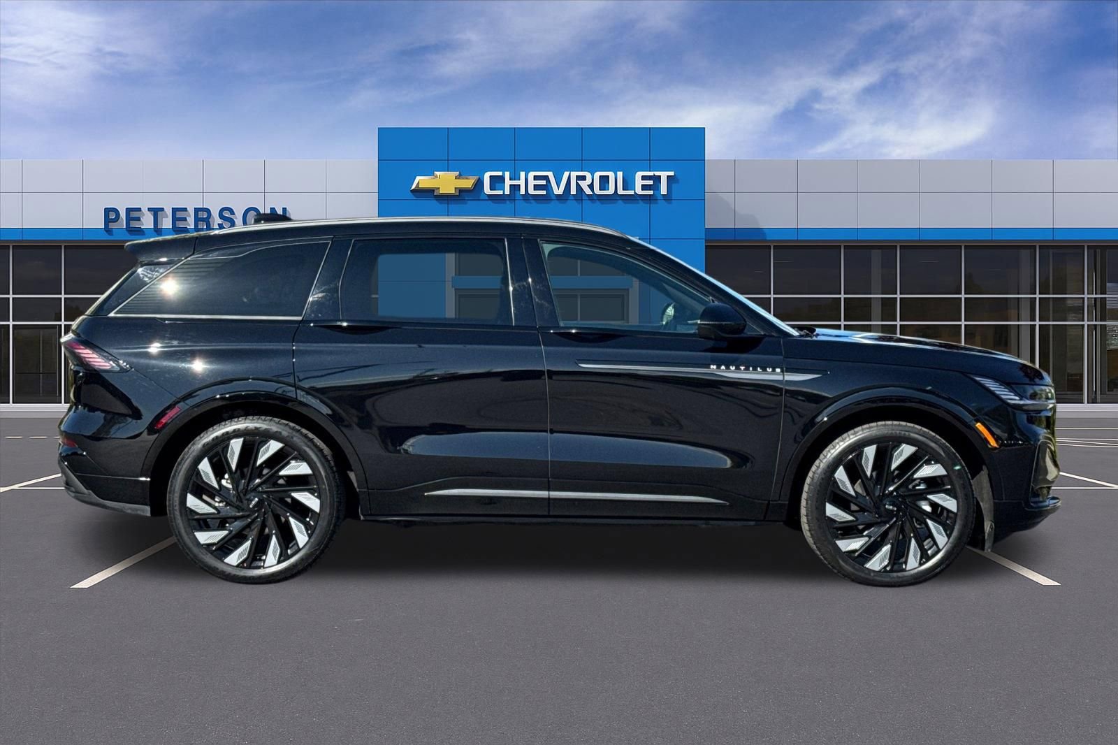 Used 2025 Lincoln Nautilus Reserve w/ Equipment Group 203A AWD/4WD image 3