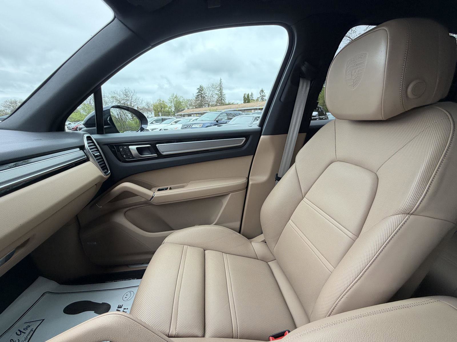 Used 2023 Porsche Cayenne S Platinum AWD/4WD image 25