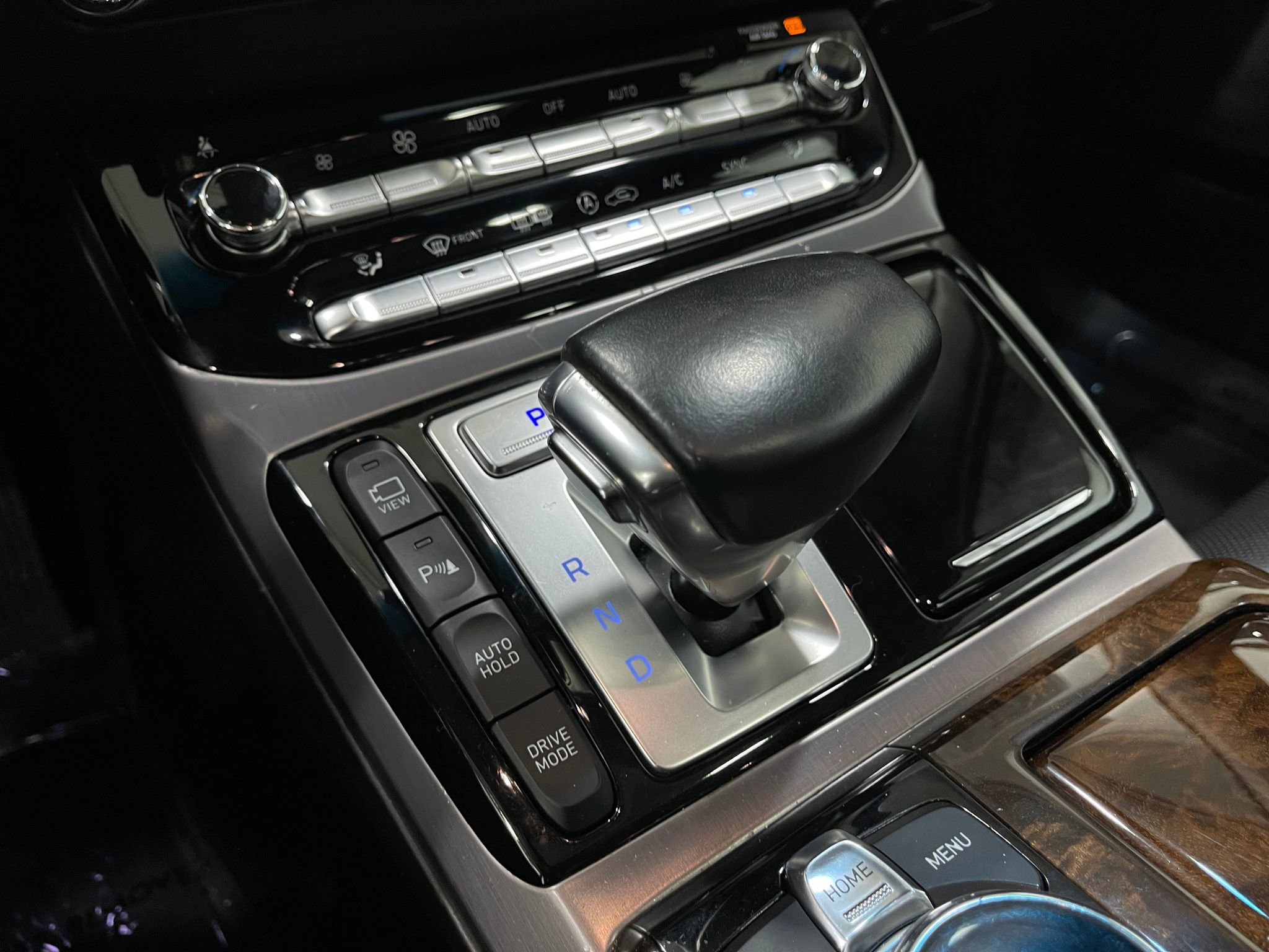 Used 2018 Genesis G90 3.3T Premium AWD/4WD image 29