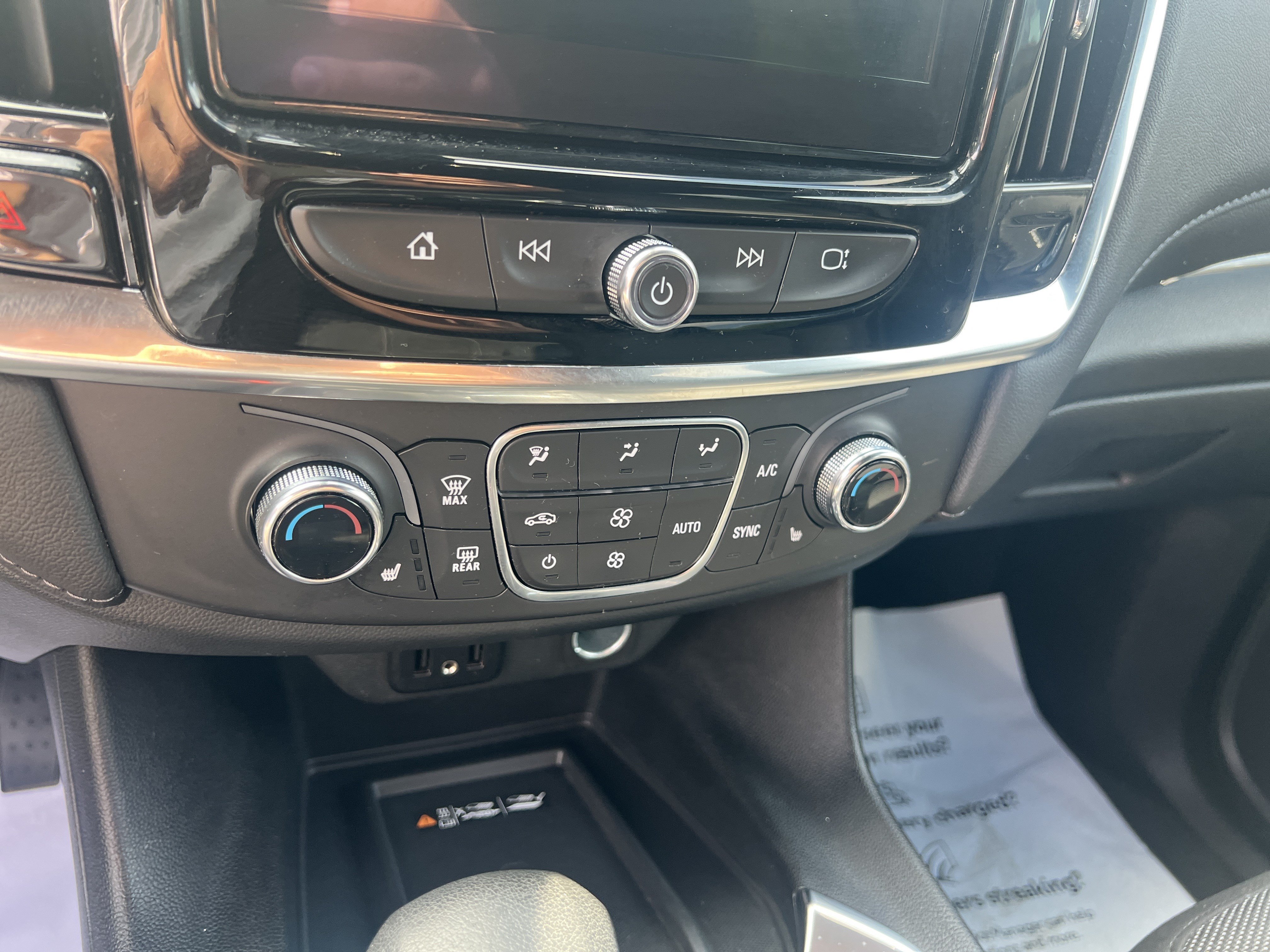 Used 2023 Chevrolet Traverse LT AWD/4WD image 9