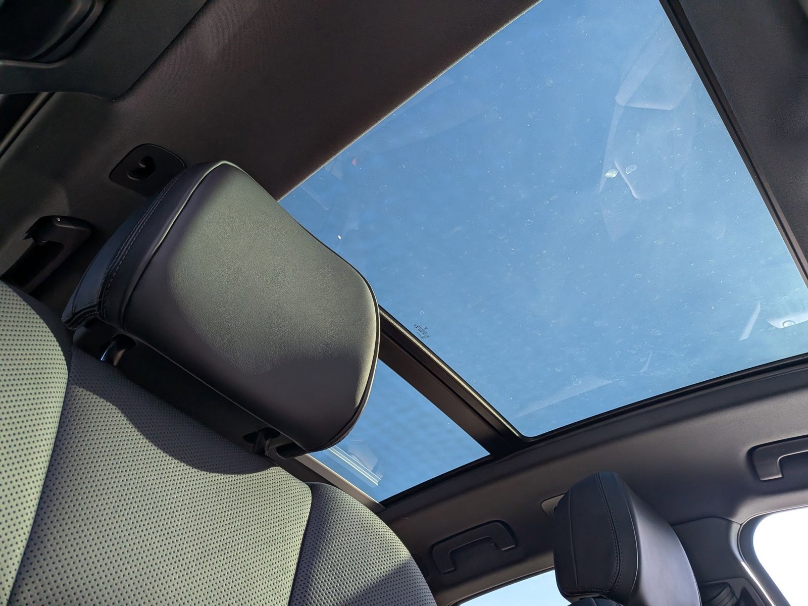 New 2026 Porsche Macan image 27