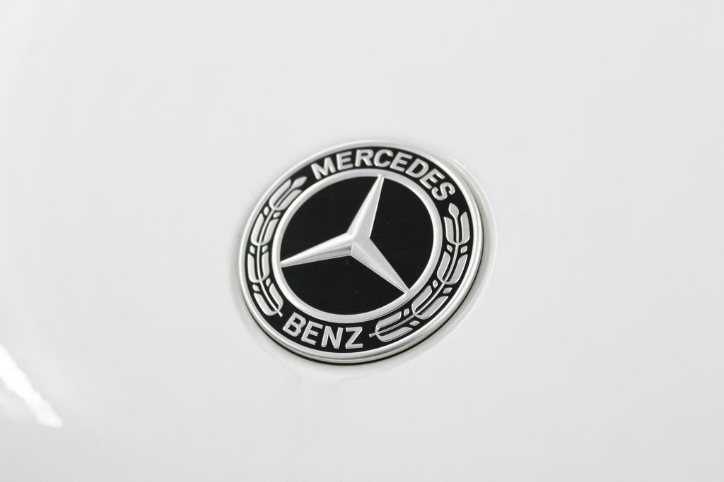 Used 2025 Mercedes-Benz GLC 300 4MATIC image 38
