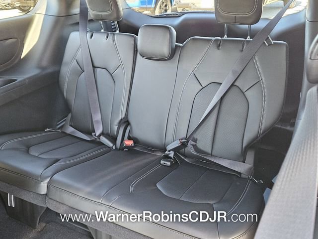 New 2026 Chrysler Pacifica Select image 9