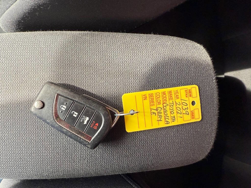 Used 2021 Toyota Corolla LE image 30