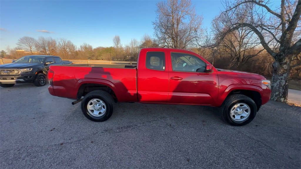 Used 2018 Toyota Tacoma SR image 9