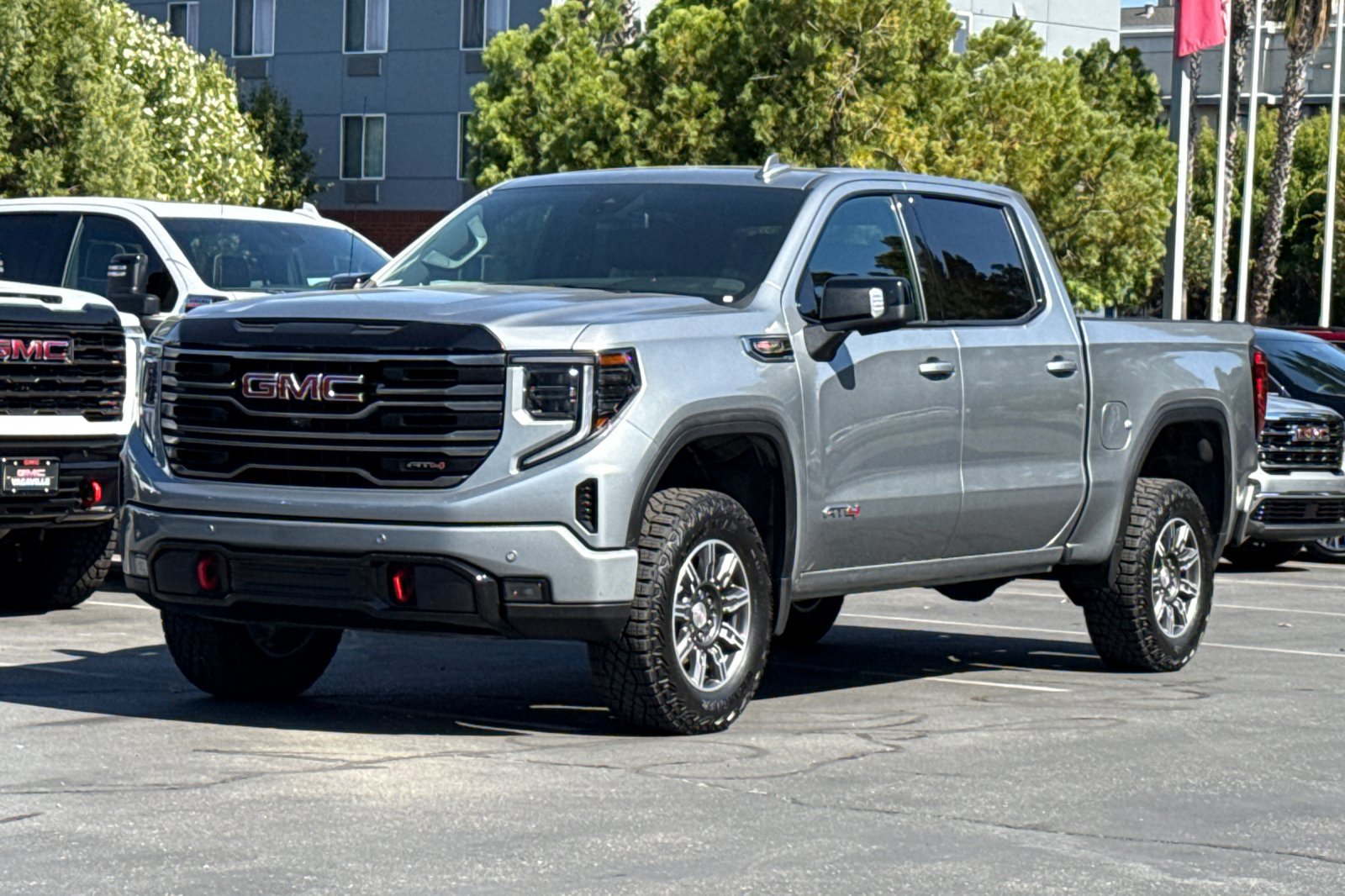 Used 2025 GMC Sierra 1500 AT4 AWD/4WD image 9