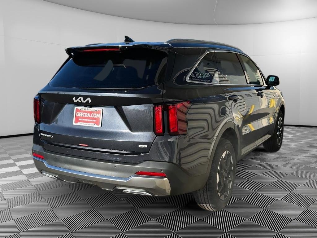 Certified 2025 Kia Sorento S w/ Panoramic Sunroof Package AWD/4WD image 5