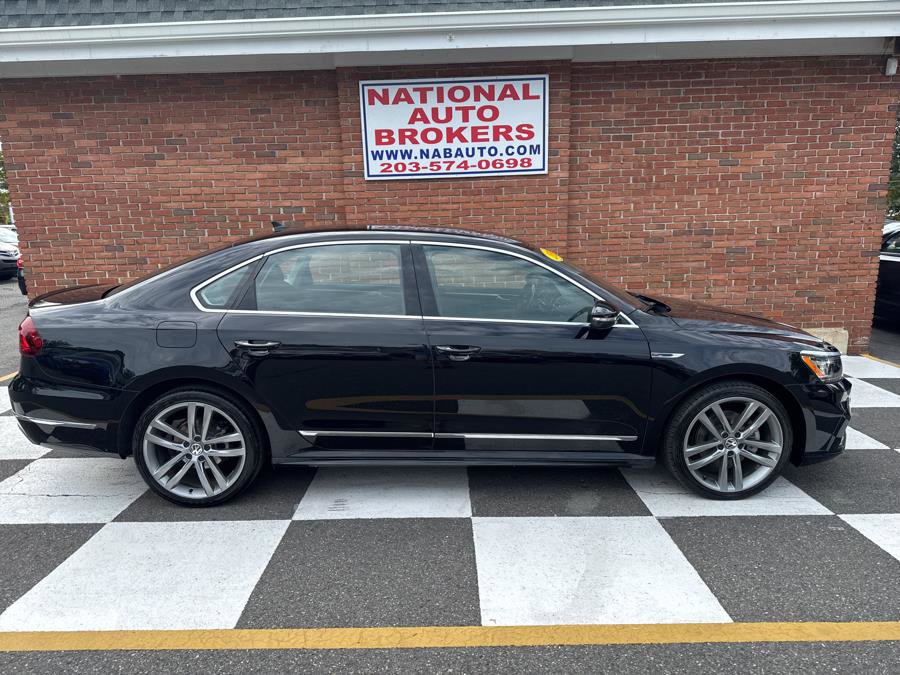 Used 2019 Volkswagen Passat 2.0T SE R-Line image 2