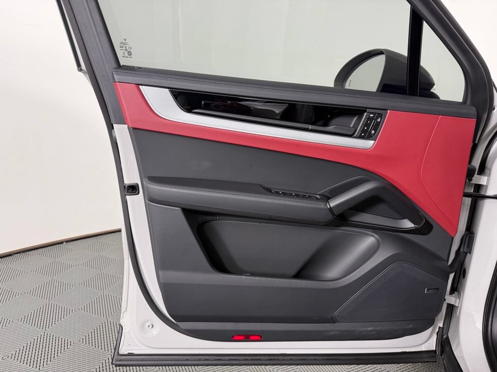 Certified 2025 Porsche Cayenne S AWD/4WD image 19