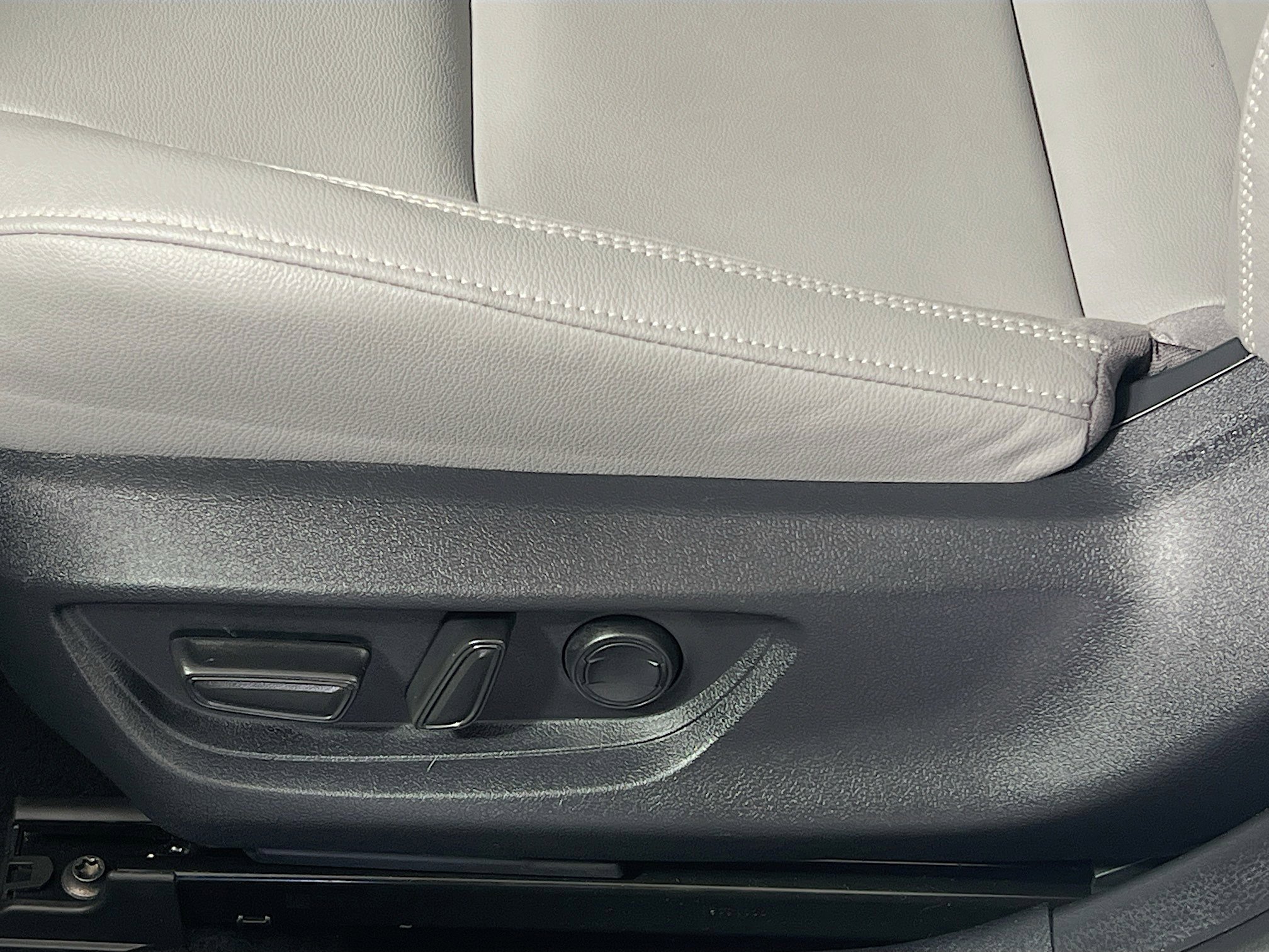 Used 2025 Toyota Camry SE image 15