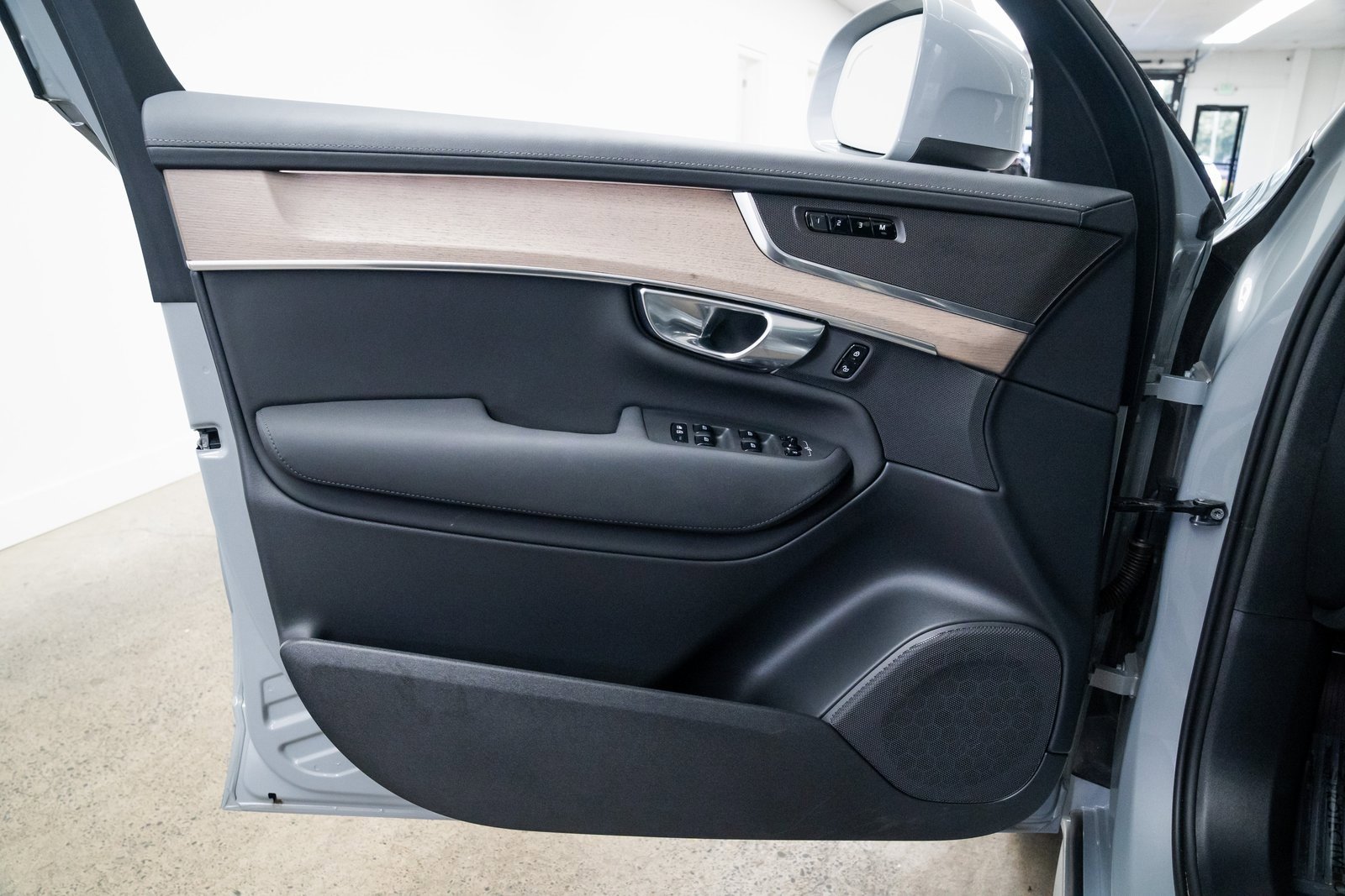 Used 2025 Volvo XC90 B6 Plus image 15