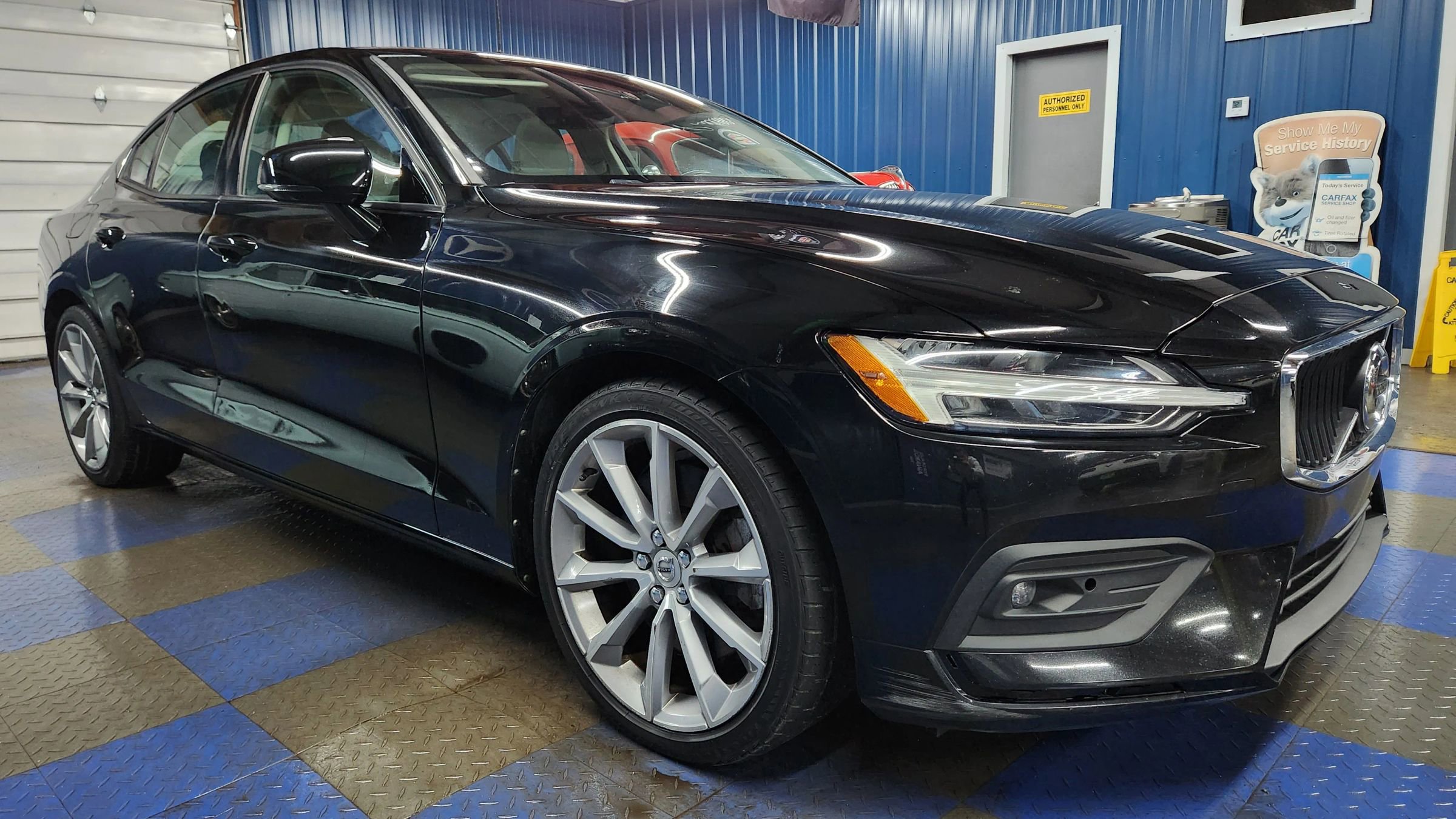 Used 2021 Volvo S60 T6 Momentum w/ Protection Package Premier image 2