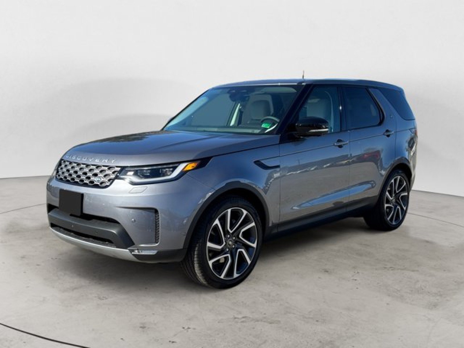 Certified 2025 Land Rover Discovery S AWD/4WD image 1