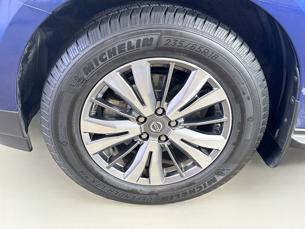 Used 2018 Nissan Pathfinder SV image 38