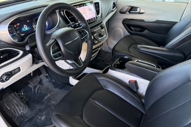 Used 2024 Chrysler Pacifica Limited FWD image 10