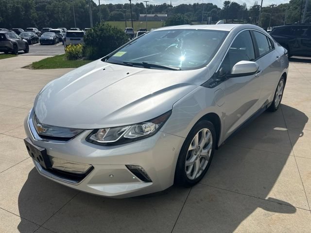 Used 2018 Chevrolet Volt Premier w/ Driver Confidence Package FWD image 3